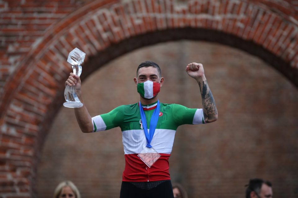 Giacomo Nizzolo con la maglia tricolore